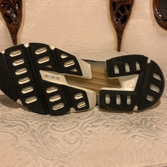 Adidas men’s sneakers 10.5 worn once. - Picture 5 of 7